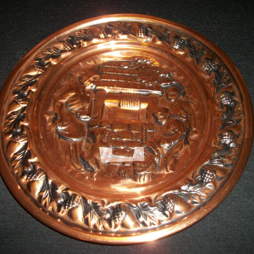 VINTAGE BIG POUNDED COPPERY PLATE FAMILY AT WELL